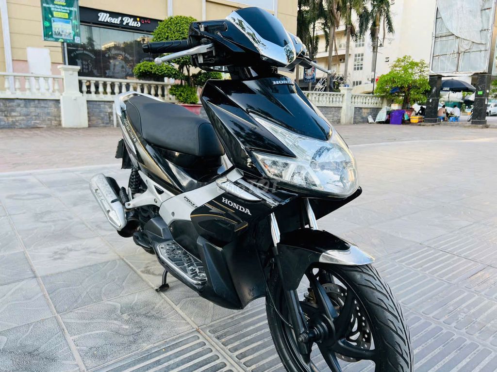 HONDA AIRBLADE 110FI ĐEN CHÍNH CHỦ BIỂN 30. Mua bán Xe máy tại Quận Nam Từ Liêm Hà Nội được đăng bởi MAI HÒA hình 2