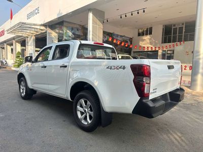 Isuzu D-Max UTZ800 2 cầu số sàn nhập Thái 2026