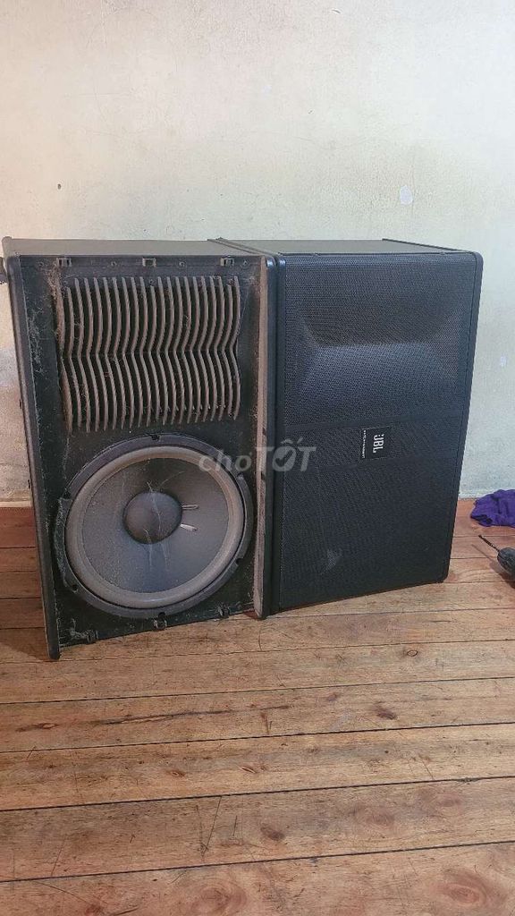 Loa jbl ki82 bat30 như hình còn nguyên bụi cựcchất