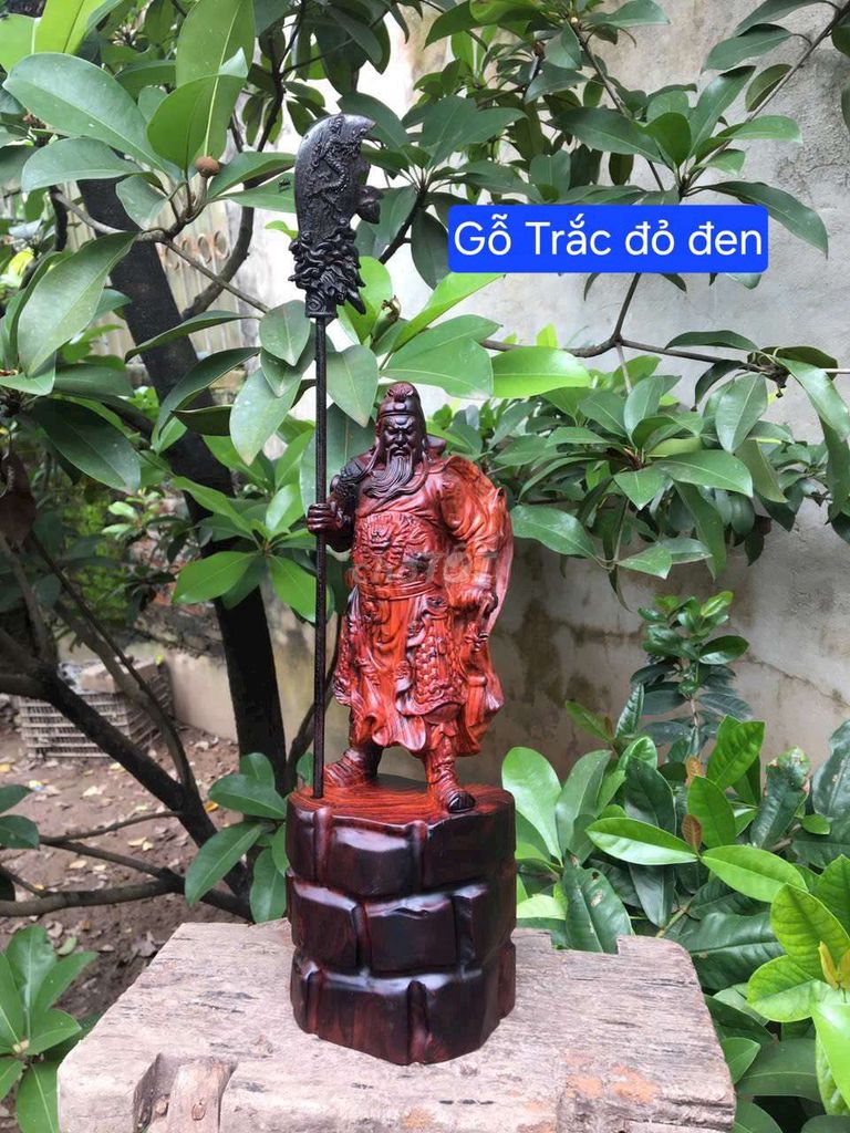 Tượng Quan Công cao 30 gỗ quý đỏ đen tự nhiên