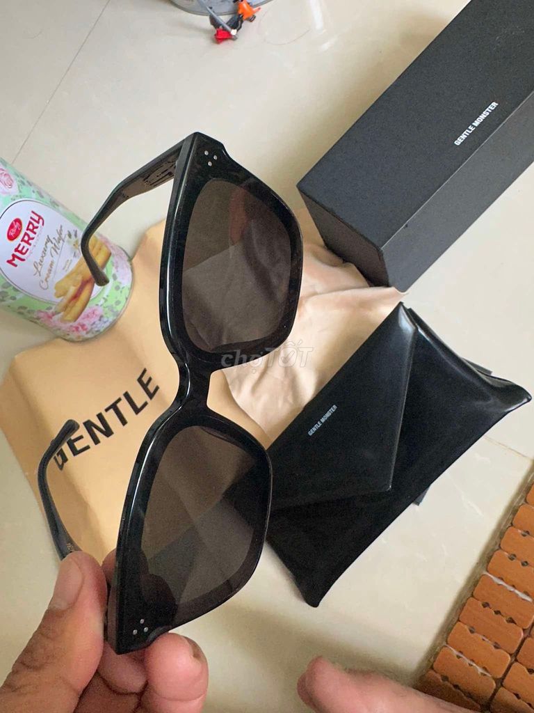 Kính râm Gentle Monster Dreamer 17 Đen. Mua bán Phụ kiện thời trang khác tại Thành phố Phan Thiết Bình Thuận được đăng bởi phạm dũng hình 1