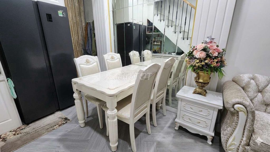 Bàn ăn mặt đá trắng 1.3m 4 ghế mới 90%. Mua bán Bàn ghế tại Quận 7 Tp Hồ Chí Minh được đăng bởi Toàn Nguyễn hình 1