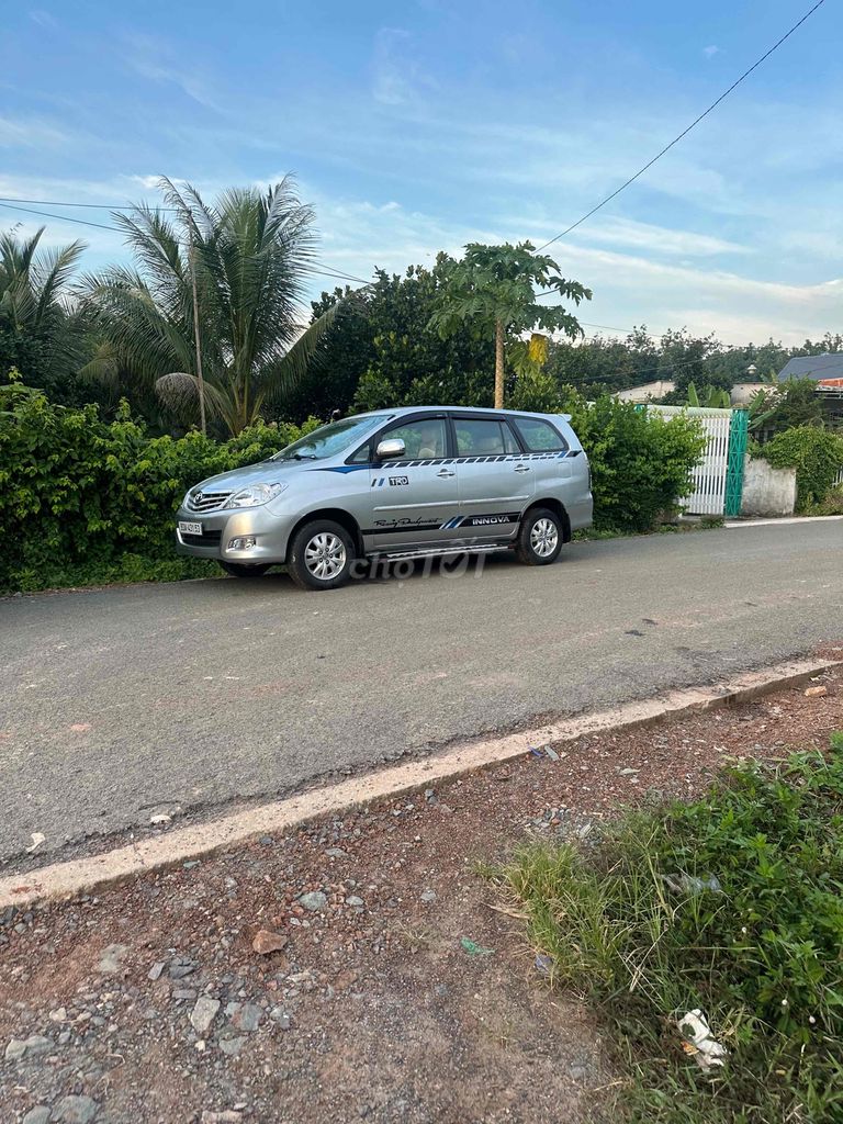 Toyota Innova 2011 G - 12484 km