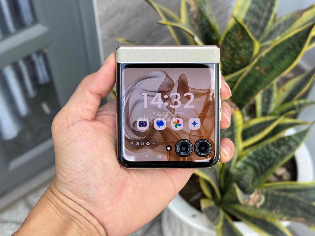 Motorola Razr 50 256GB 99%. Mua bán Điện thoại tại Quận Ninh Kiều Cần Thơ được đăng bởi Tiến  hình 1