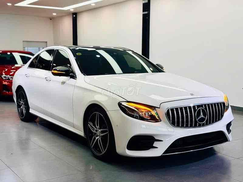 Мерседес E300 AMG W213 модель 2017 года белый 1 владелец