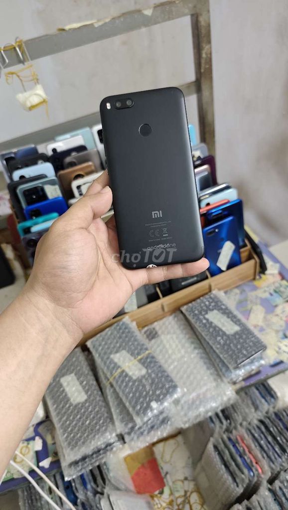 Xiaomi Mi A1, ram 4gb, 64gb. Mua bán Điện thoại tại Quận Gò Vấp Tp Hồ Chí Minh được đăng bởi A LONG   nhận thanh toán THẺ TÍN DỤNG hình 1