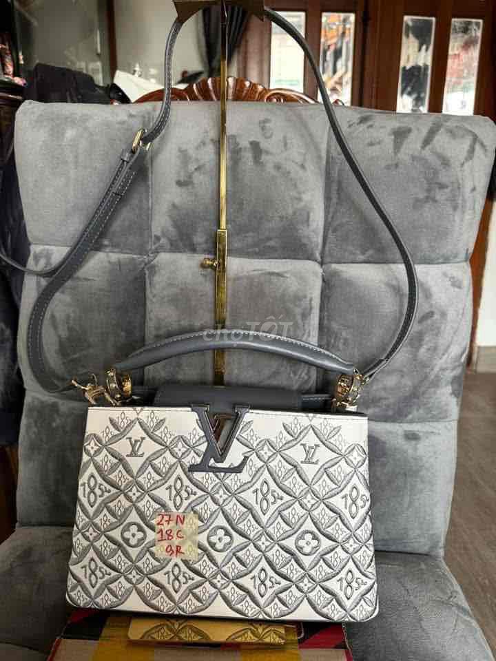 Xách tay đeo vai LV size 27x18x9 logo dập hiệu