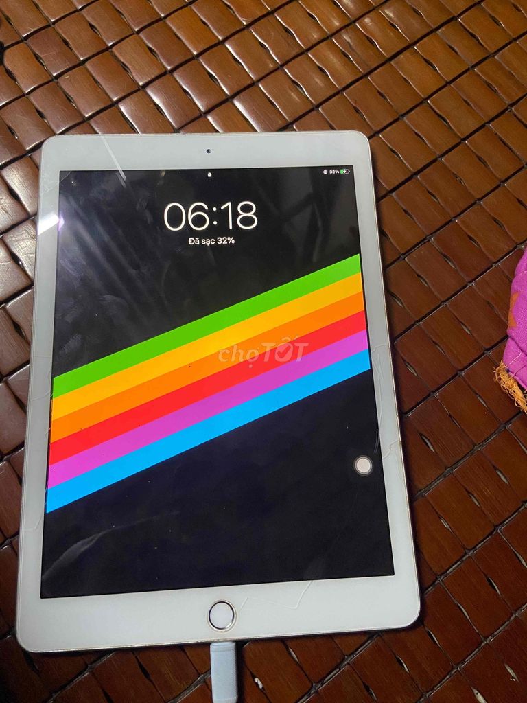 Apple iPad A1893 Bạc. Mua bán Máy tính bảng tại Quận Gò Vấp Tp Hồ Chí Minh được đăng bởi phung trong thong hình 1