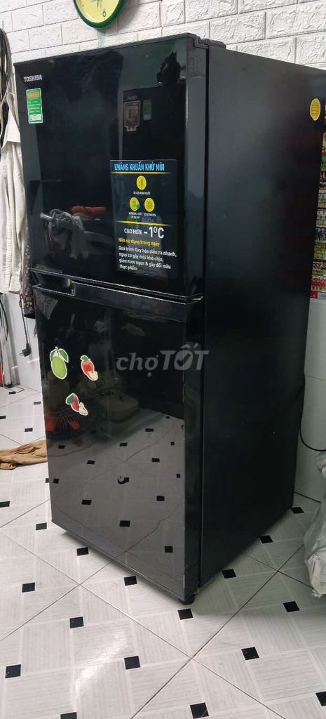 Tủ lạnh Toshiba Inverter 194 lít Đen. Mua bán Tủ lạnh tại Quận Tân Phú Tp Hồ Chí Minh được đăng bởi Đam luyen hình 1