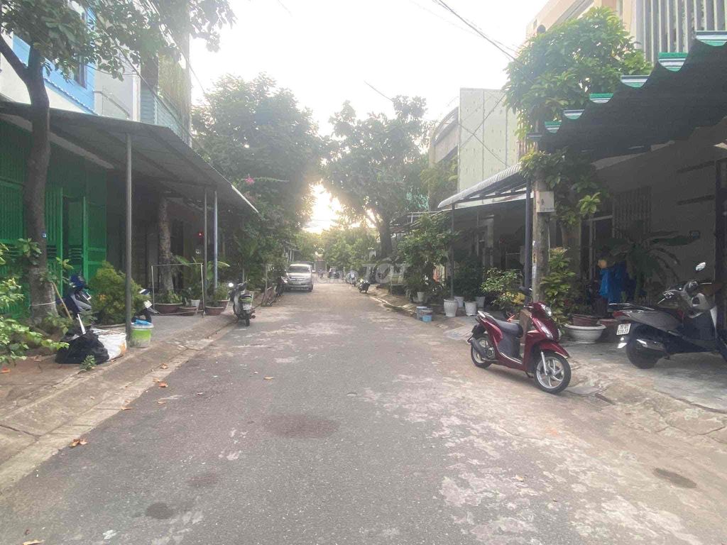 nhà mặc tiền 72m2 , 3 p ngủ đường hoà minh 3