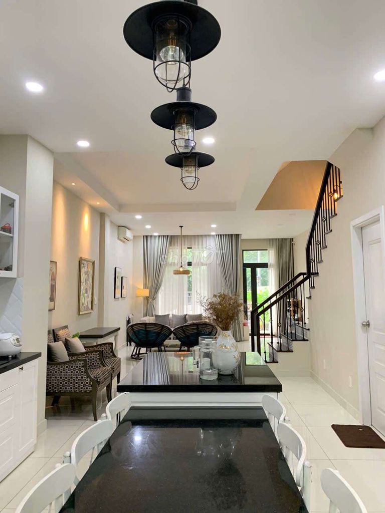 Аренда · 5 комн. · 100 м² · Thành phố Thủ Đức, ул. Song Hành