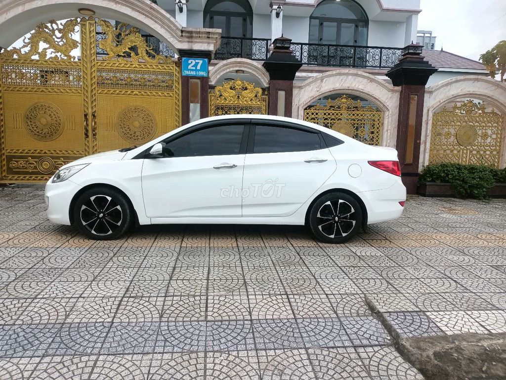 Hyundai Accent Blue 2013 Số sàn Trắng