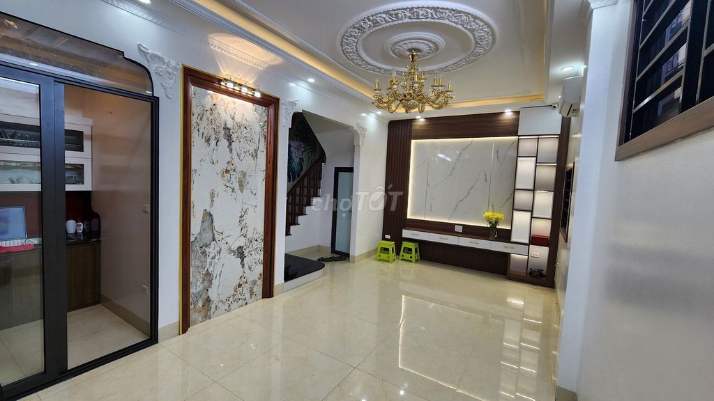 Cho thuê nhà đẹp full đồ có thang máy ở Vương Thừa Vũ, Thanh Xuân