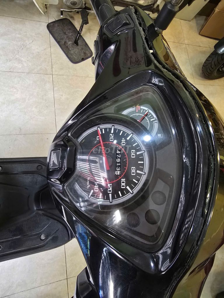 VISION ĐỎ ĐEN ZIN CÓ SMARTKEY SH và chìa secua. Mua bán Xe máy tại Quận 5 Tp Hồ Chí Minh được đăng bởi LỆ hình 3