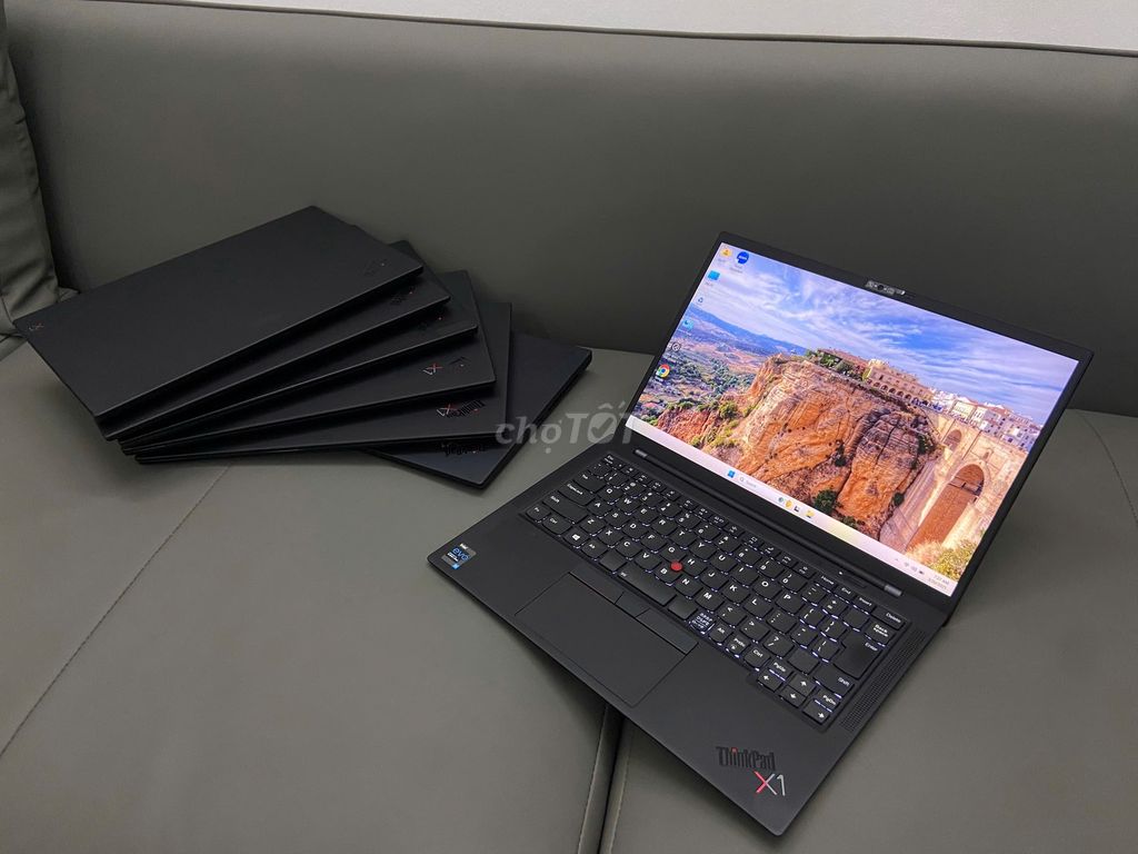 THINKPAD X1 CARBON GEN 8 I5 10310U/8GB/256GB 99%