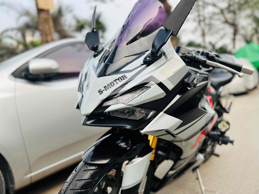 Honda CBR 150R lướt đời mới- đã độ Nhiều đồ chơi