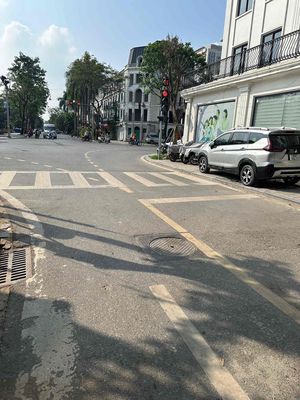 Nhà phố 90 m² · 1 PN · Khu đô thị mới Văn Phú