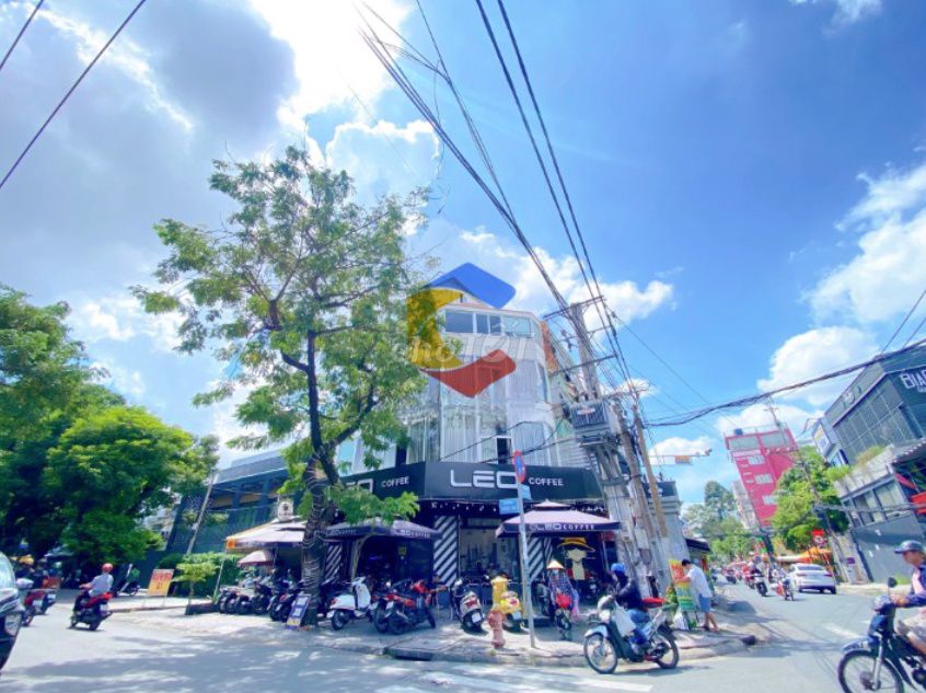 Quán cafe (góc 2MT) Trường Sơn, Q10. Dt: 9x15m, Kc: trệt 3 lầu 
