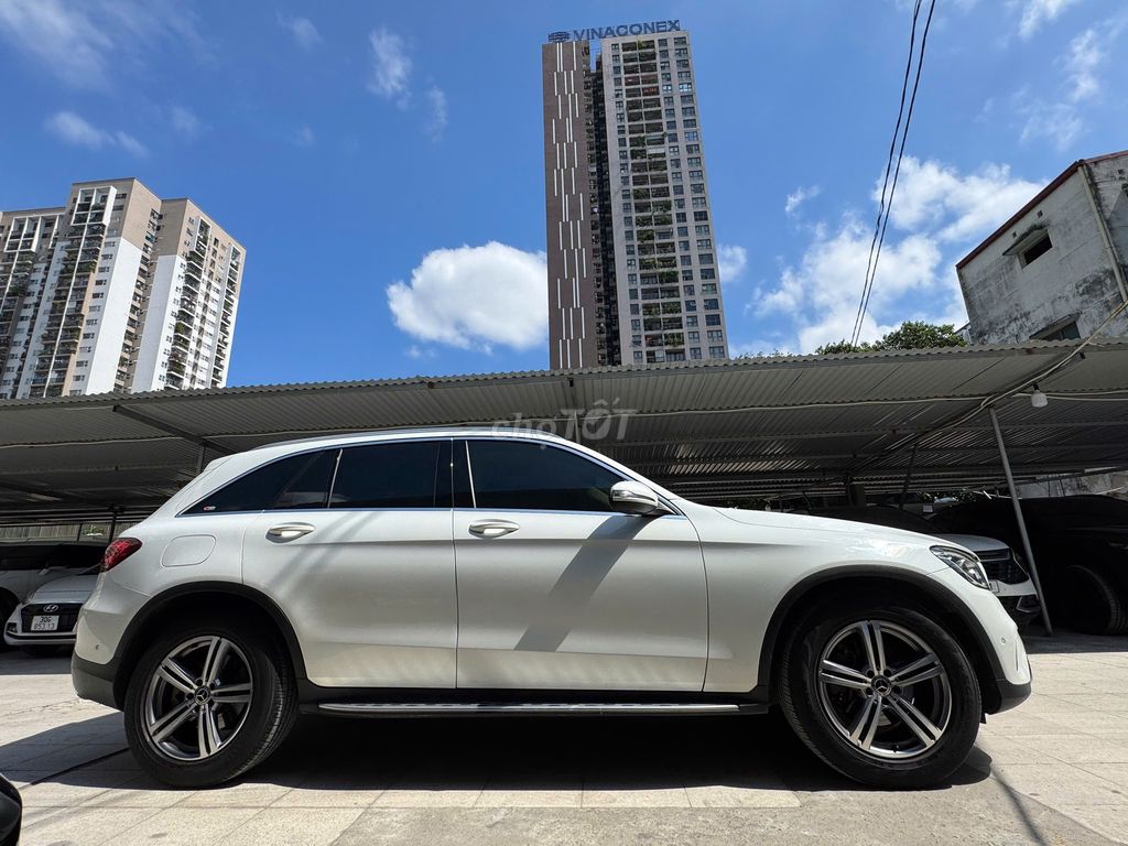 Mercedes Benz GLC200 2022 Siêu Mới. Mua bán Ô tô tại Quận Thanh Xuân Hà Nội được đăng bởi Nguyễn Tuấn Hoàng hình 3