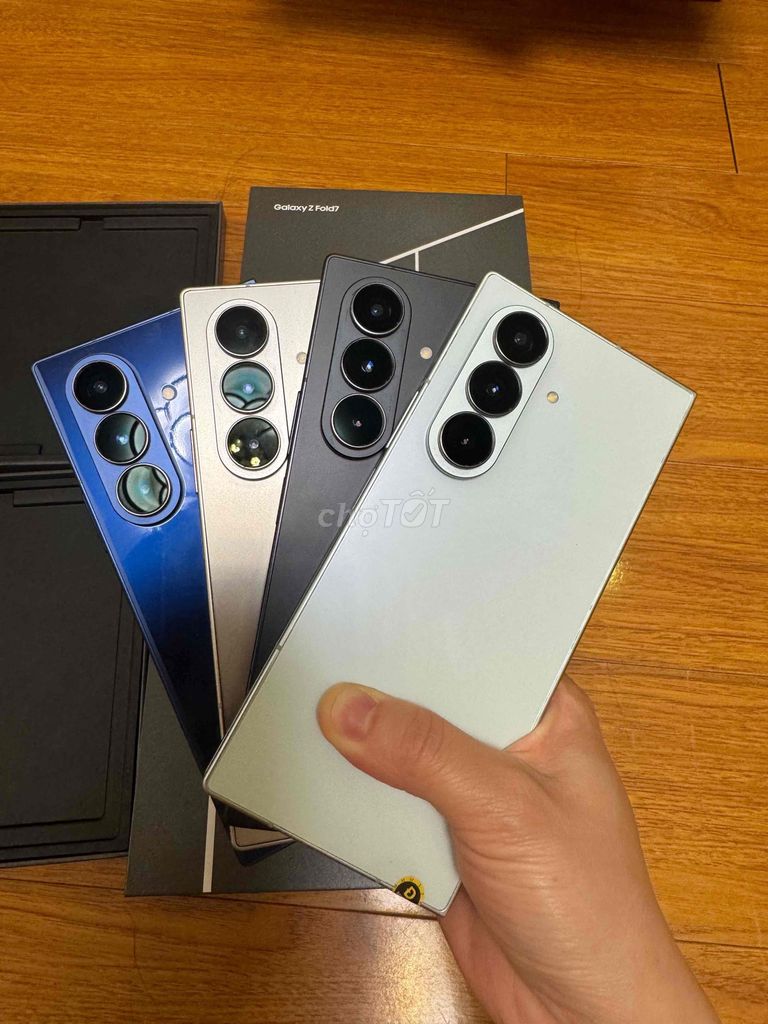 Samsung Điện thoại gập Đen. Mua bán Điện thoại tại Quận Cầu Giấy Hà Nội được đăng bởi Trần Thị Hương hình 1