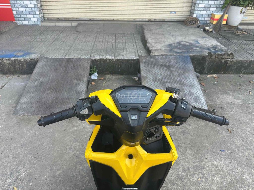 Honda Vario 150 2019 màu Vàng. Mua bán Xe máy tại Thành phố Thuận An Bình Dương được đăng bởi Xe Máy Cũ Bình Dương hình 3
