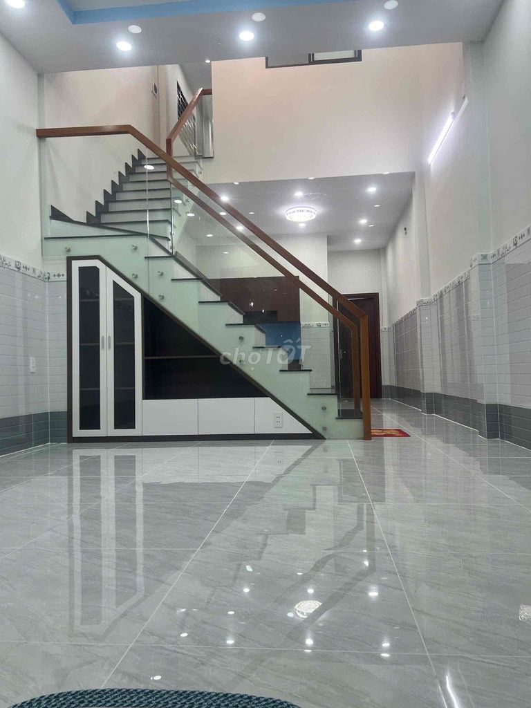 Дом в переулке C1 Pham Hung, 4x16м, антресоль, 3 спальни, 2 санузла