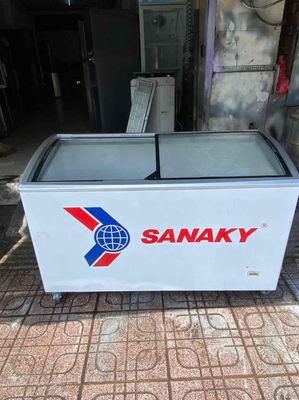 Thanh lý tủ đông kem mặt kính lùa Sanaky 410 lít