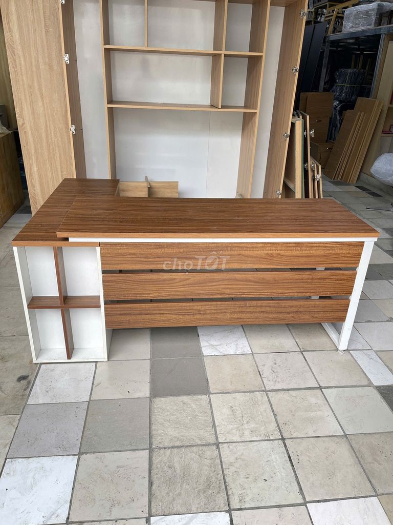 Thanh lý bàn làm việc góc L 1m8 x 1m2