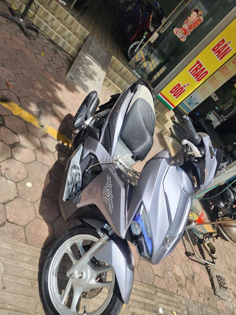Honda Air Blade серого цвета