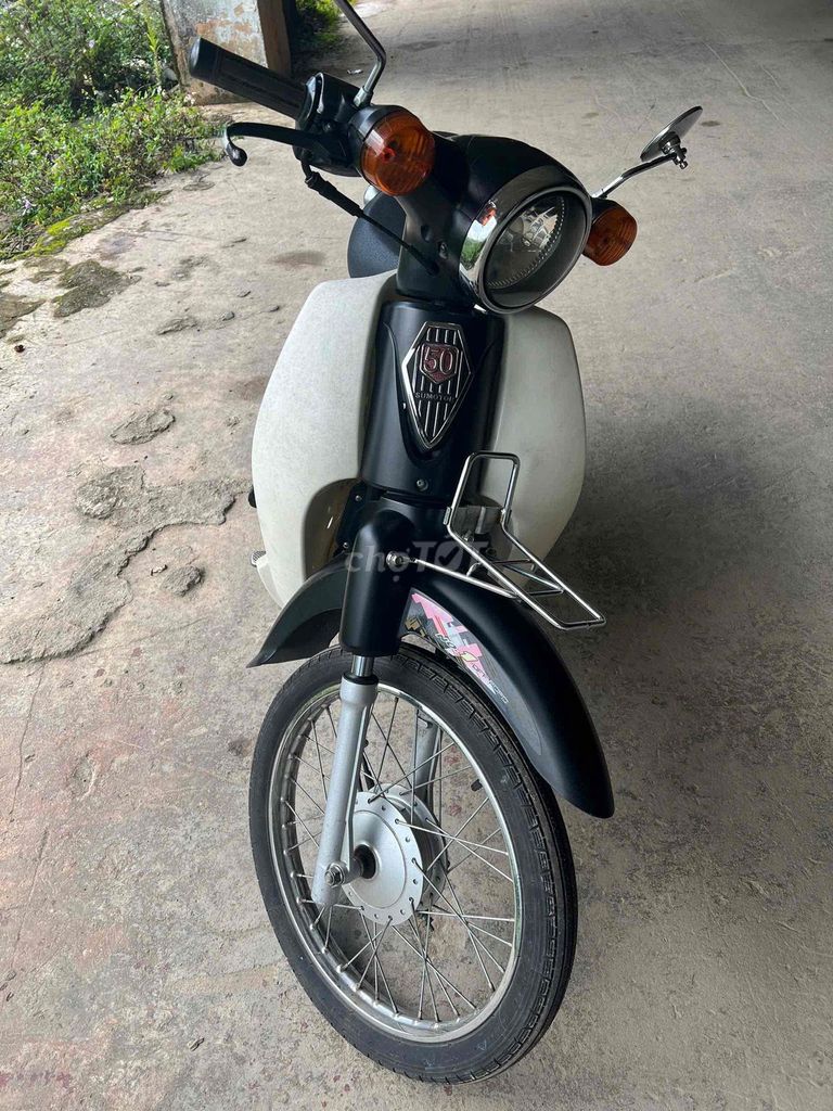 Мотоцикл Honda Cub 50cc черно-белый, Далат