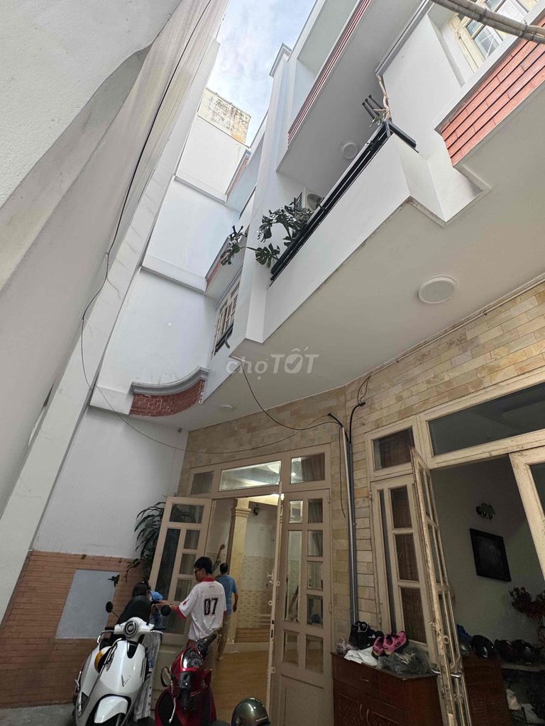 NHÀ HUỲNH TỊNH CỦA GẦN NHÀ THỜ TÂN ĐỊNH SẴN NỘI THẤT [6m x 12m] 2 LẦU