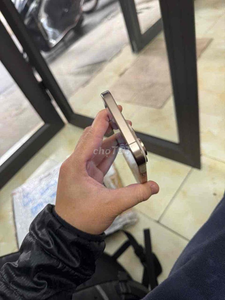Apple iPhone 16 Pro Max 256GB Vàng. Mua bán Điện thoại tại Huyện Quỳnh Phụ Thái Bình được đăng bởi Vu Phan hình 1