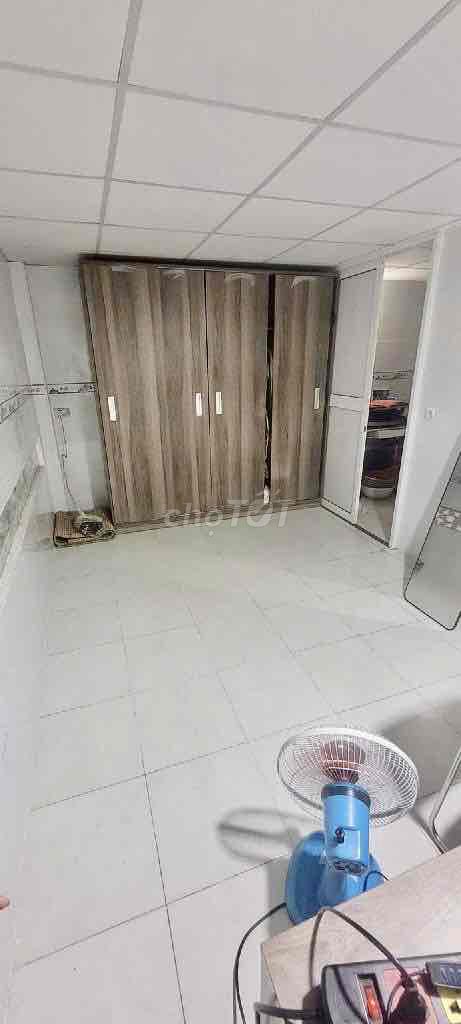 Nhà Lê Văn Việt, TNP B, 40m2, ngang 4m, 3PN, đẹp, ở ngay, nhỉnh 3 tỷ