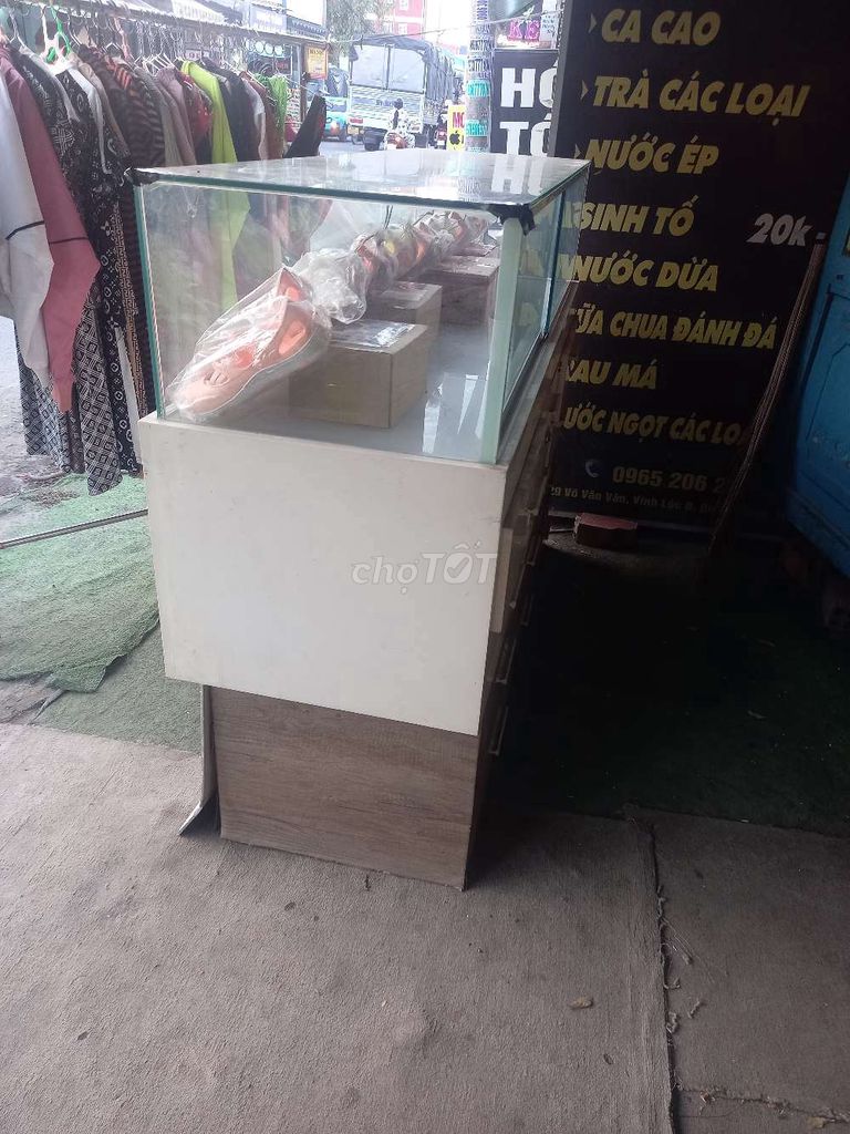 Tủ trưng bày Kính Gỗ 12 ngăn Hiện đại. Mua bán Tủ, kệ gia đình tại Huyện Bình Chánh Tp Hồ Chí Minh được đăng bởi Jamy hình 1
