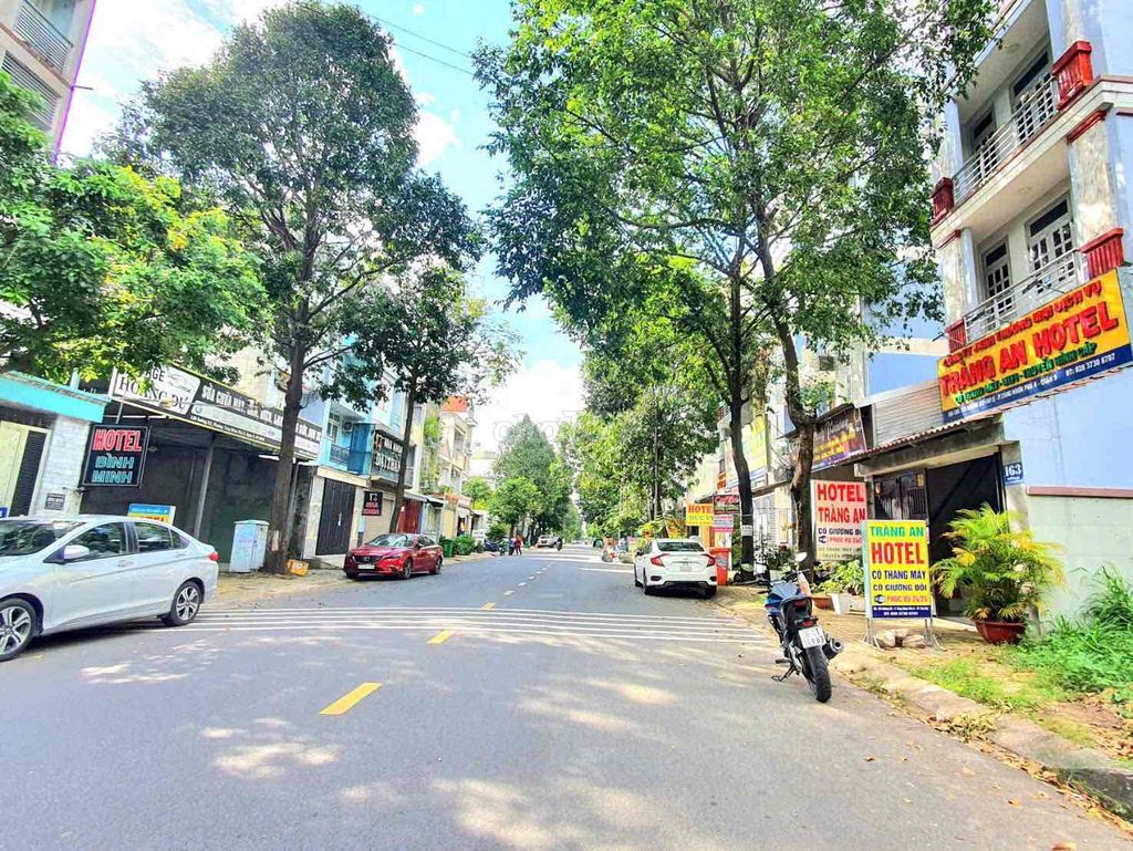 Cần cho thuê mặt tiền Kinh doanh đường D2 sát chung cư Man Thiện
