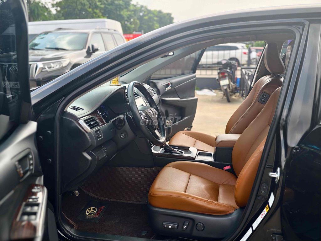 Toyota Camry 2018 2.5Q - 70000 km màu đen. Mua bán Ô tô tại Quận Long Biên Hà Nội được đăng bởi BON AUTO hình 5