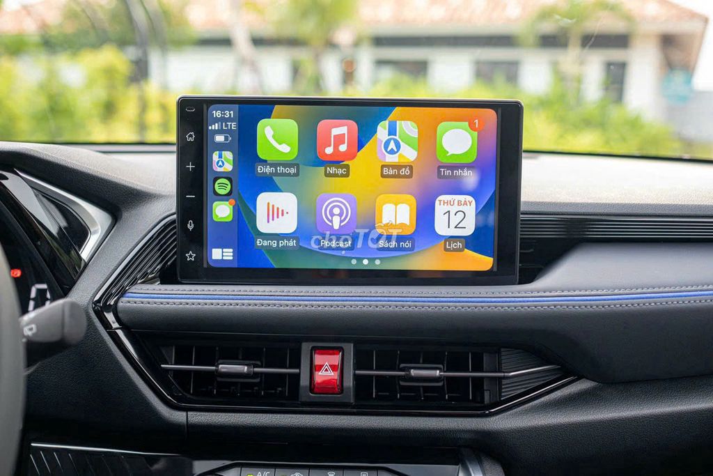 Гибридная черная автоматическая Toyota Yaris Cross