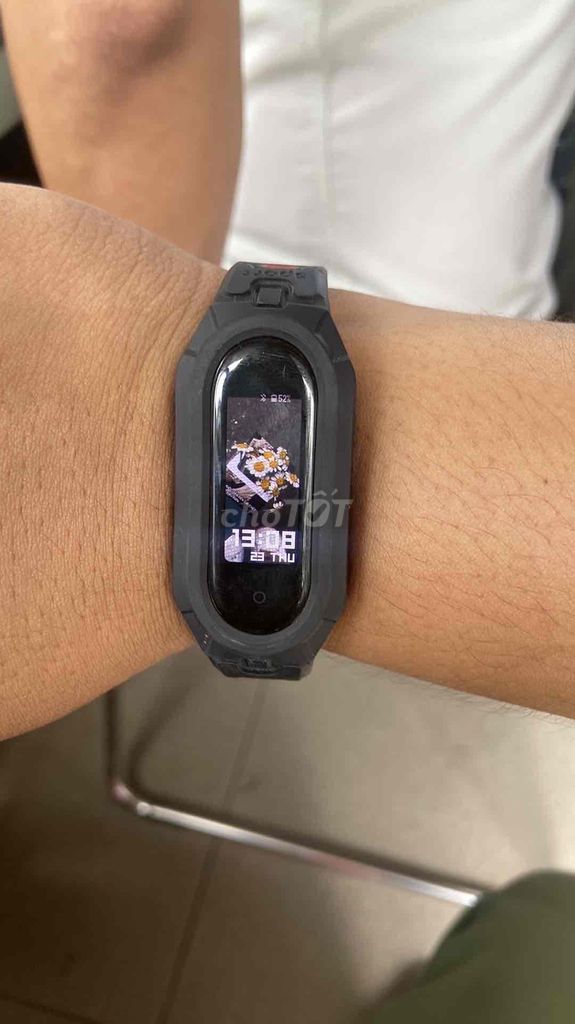 dư còn miband 5 cần bán