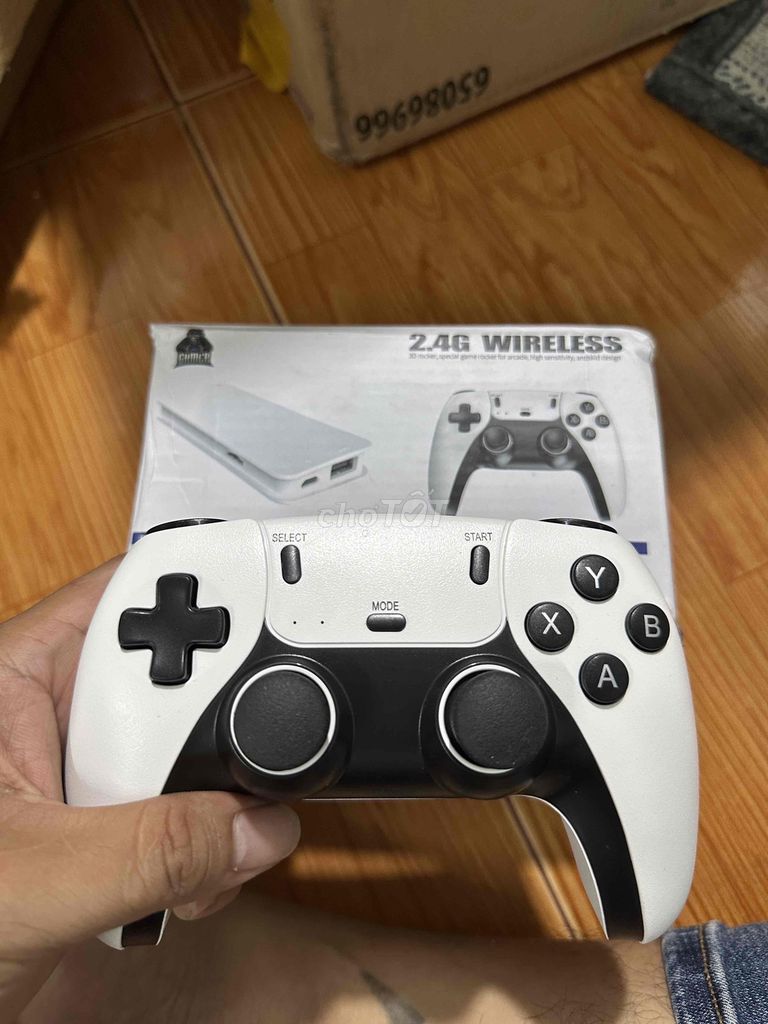 Tay cầm chơi game không dây 2.4G Trắng Đen. Mua bán Thiết bị chơi game tại Quận 7 Tp Hồ Chí Minh được đăng bởi Lê Đức hình 1