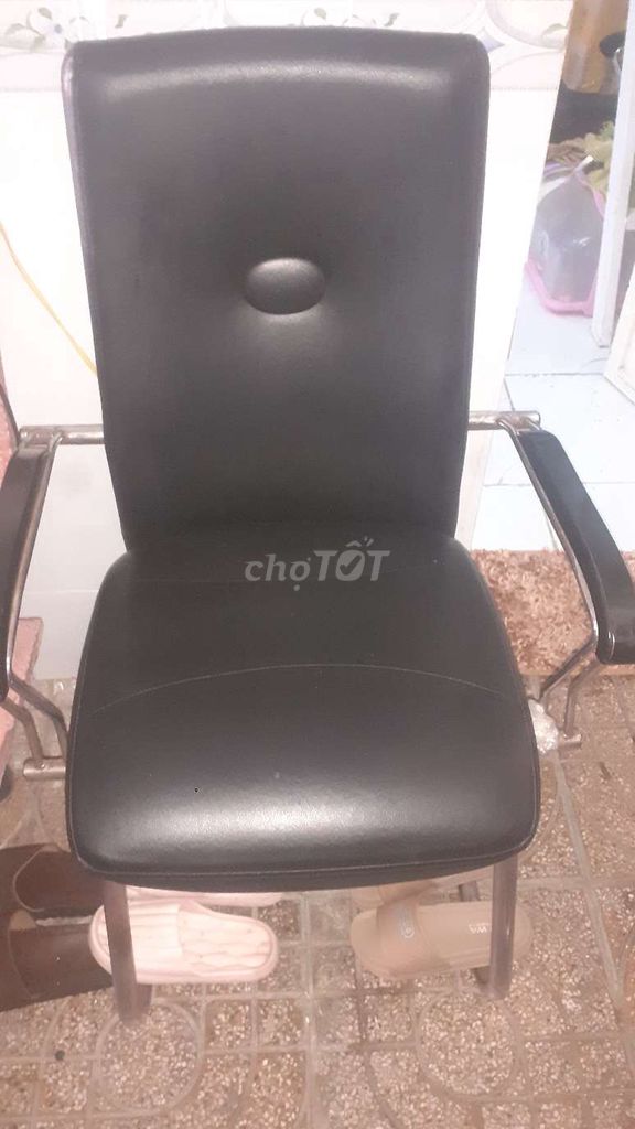 Ghế da kim loại màu đen. Mua bán Bàn ghế tại Quận Ninh Kiều Cần Thơ được đăng bởi Gia Tuê hình 1