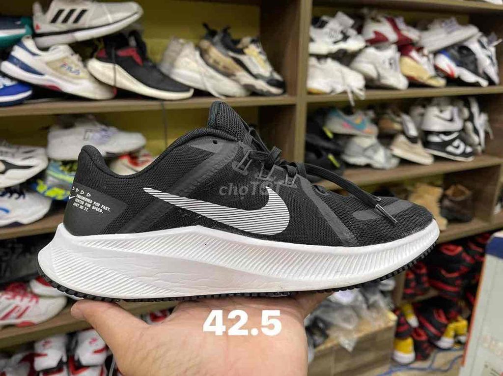 NIKE QUEST 4 – BLACK/WHITE ae chạy tập chốt 📍