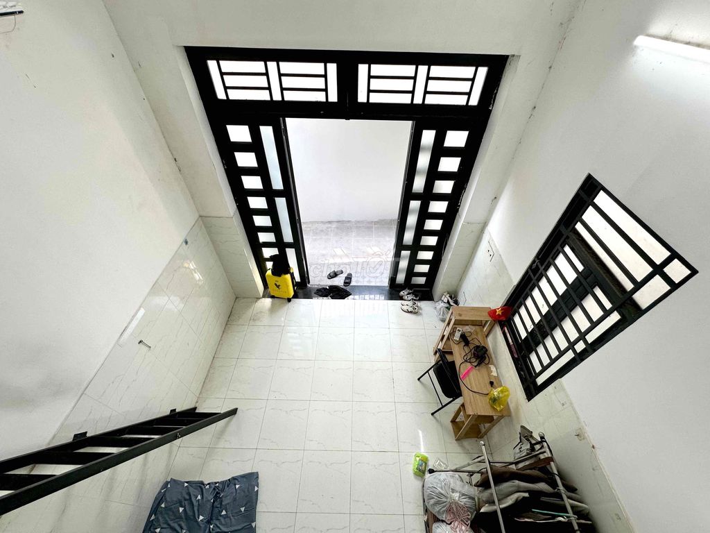 PHÒNG TRỌ DẠNG KIOT GÁC CAO 1M8 CÓ SÂN RIÊNG SIÊU RỘNG NGAY THỐNG NHẤT