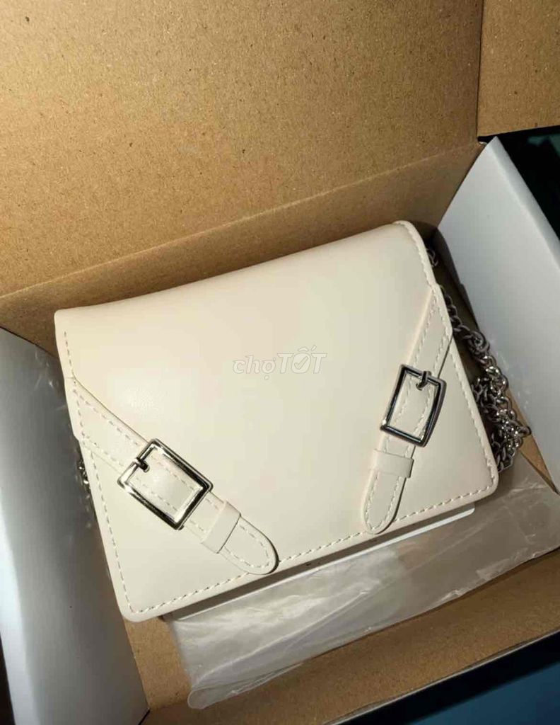 Ví cầm tay EDORIS có dây đeo chéo mới full box. Mua bán Túi xách tại Quận 12 Tp Hồ Chí Minh được đăng bởi Bui Huy hình 1