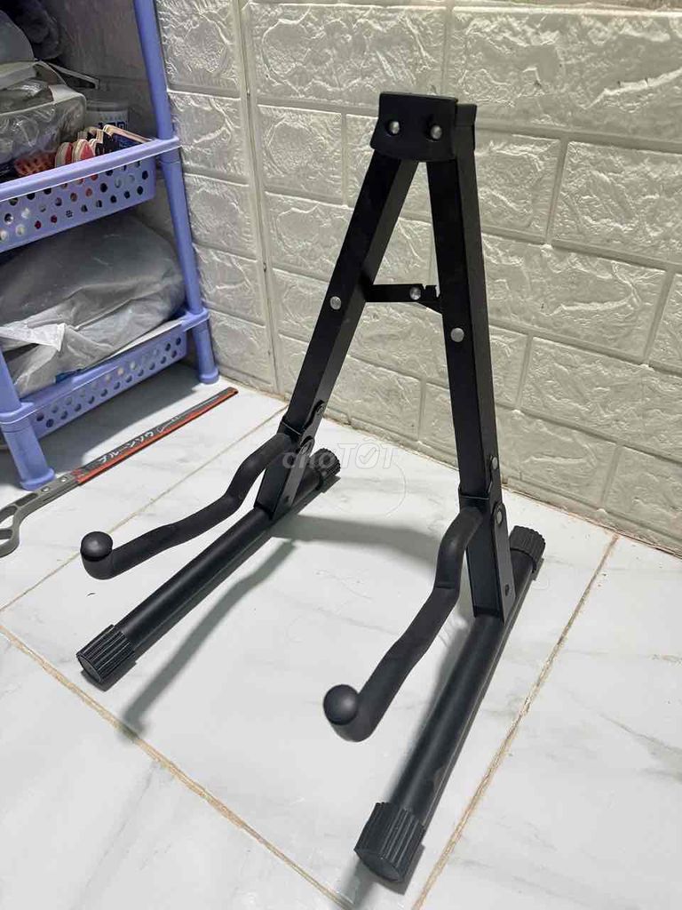 Kệ đỡ đàn guitar Kim loại Đen Mới. Mua bán Nhạc cụ tại Quận Bình Thạnh Tp Hồ Chí Minh được đăng bởi Thanh Loan hình 1