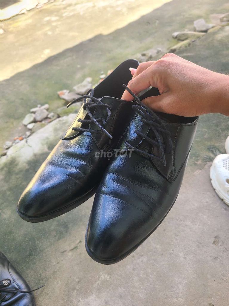 Giày tây SIGOURNEY Da mềm Đen bóng Nam cũ. Mua bán Giày dép tại Quận Bình Thuỷ Cần Thơ được đăng bởi Chí Vô Võ hình 1