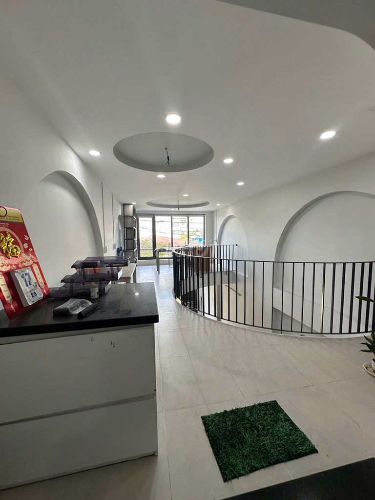 Фасад 10м, жилой массив Ле Бои, парковка для грузовиков, 5 этажей, 35 млн/мес