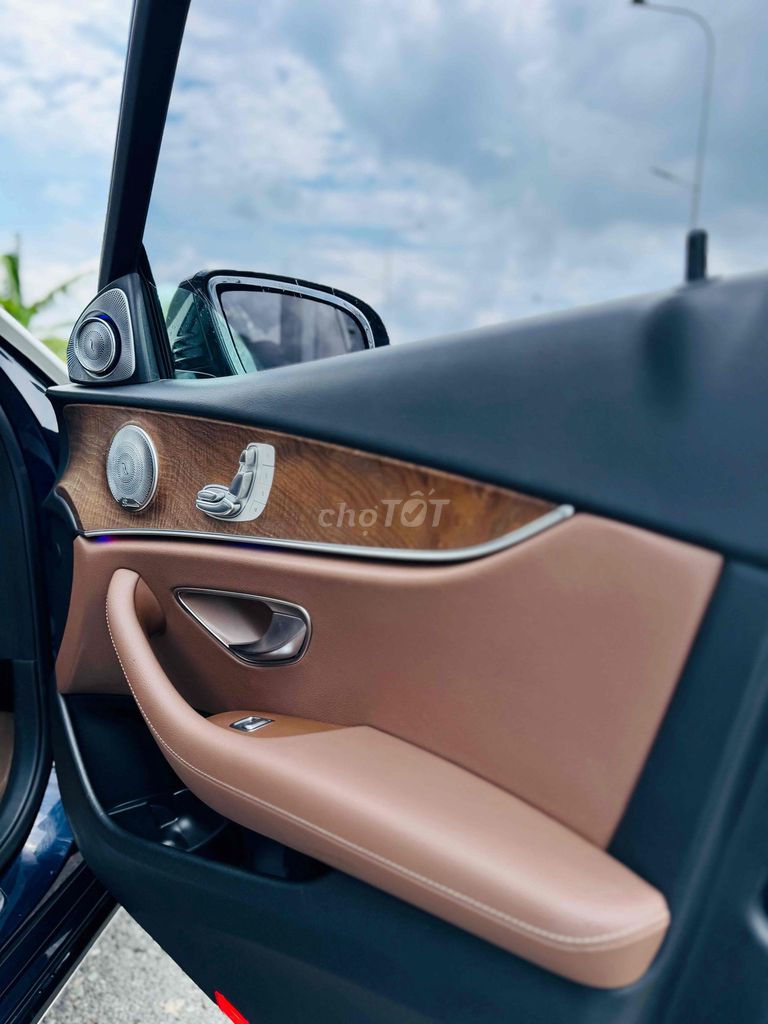 Mercedes Benz E Class 2017 E200 - 80.000km. Mua bán Ô tô tại Quận 7 Tp Hồ Chí Minh được đăng bởi Phạm Tân Tiến  hình 12