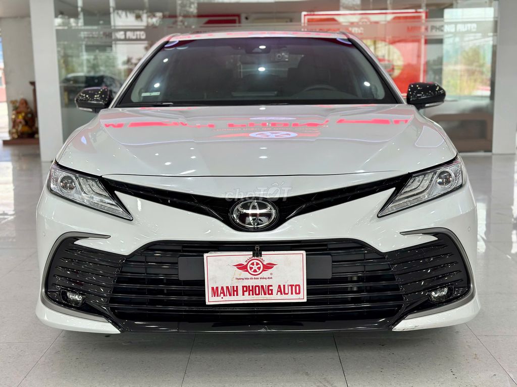 Toyota Camry 2.0Q 2022 siêu chất