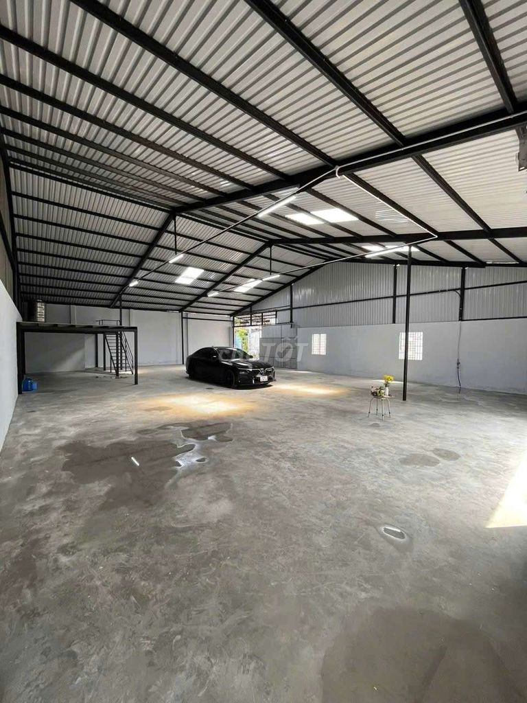  Cho Thuê XƯỞNG P ĐHT .Đường Nguyễn Văn Quá.DT 10 x 28 giá 23 triệu TL