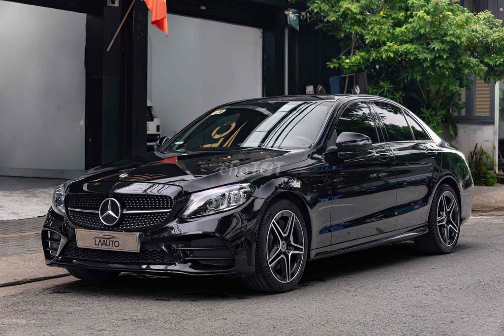 LONG ANH AUTO về Mercedes C300 AMG model 2019. Mua bán Ô tô tại Quận 7 Tp Hồ Chí Minh được đăng bởi LongAnh AuTo  hình 1